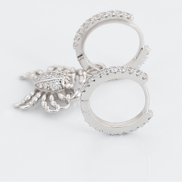 LAST ONE🔥 Crab Hoop Earrings | Platinum Plated Silver | Luxury Jewelry - Picture 2 of 9